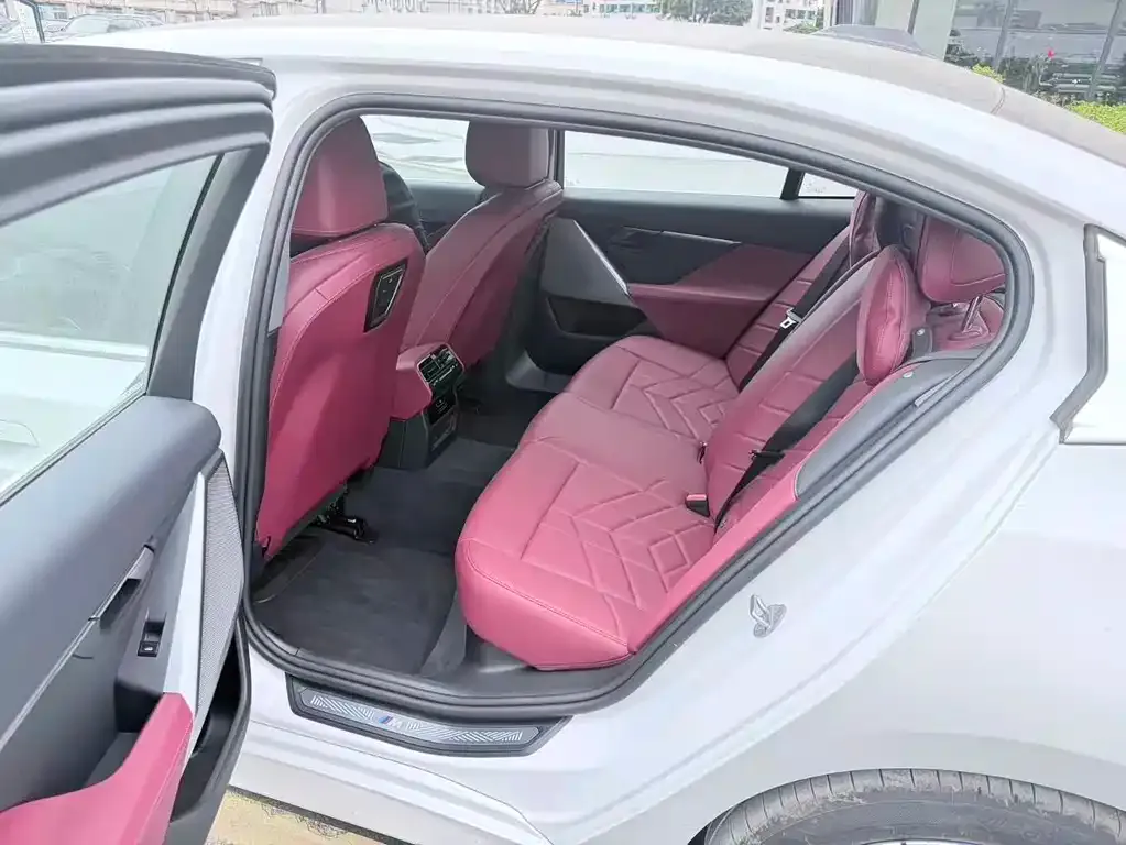 BMW i5 2024 из CN, фото 3