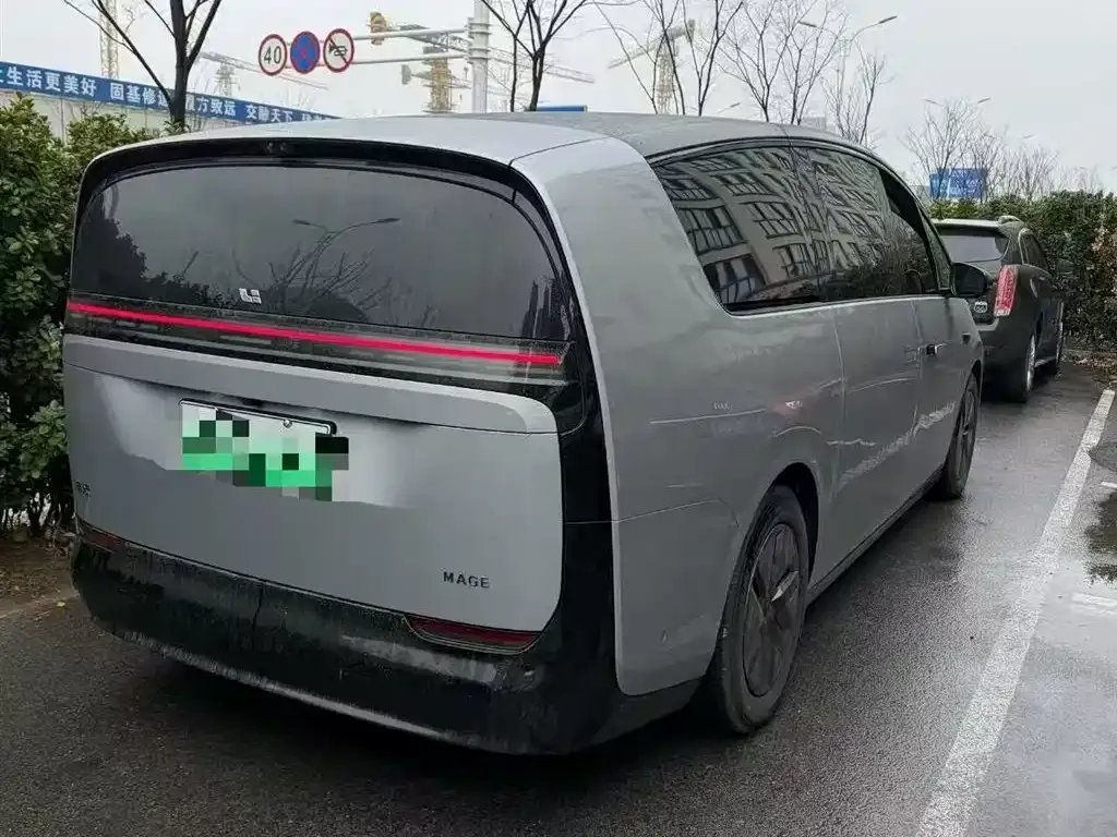 Li Auto MEGA — фото 7
