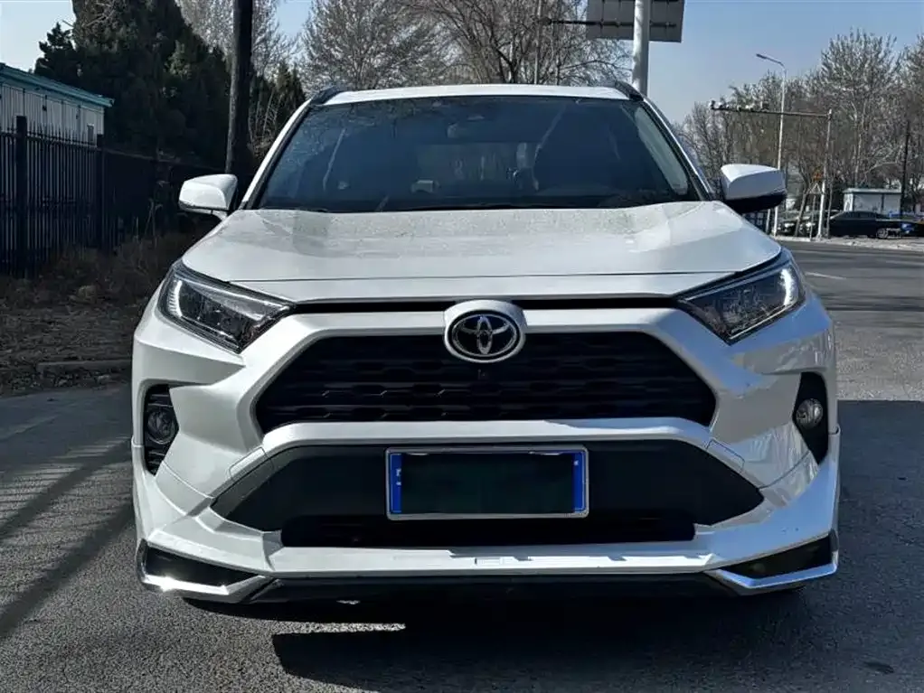 Toyota RAV4 — фото 9