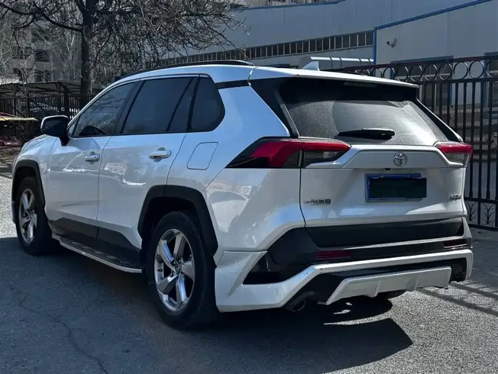 Toyota RAV4 — фото 10
