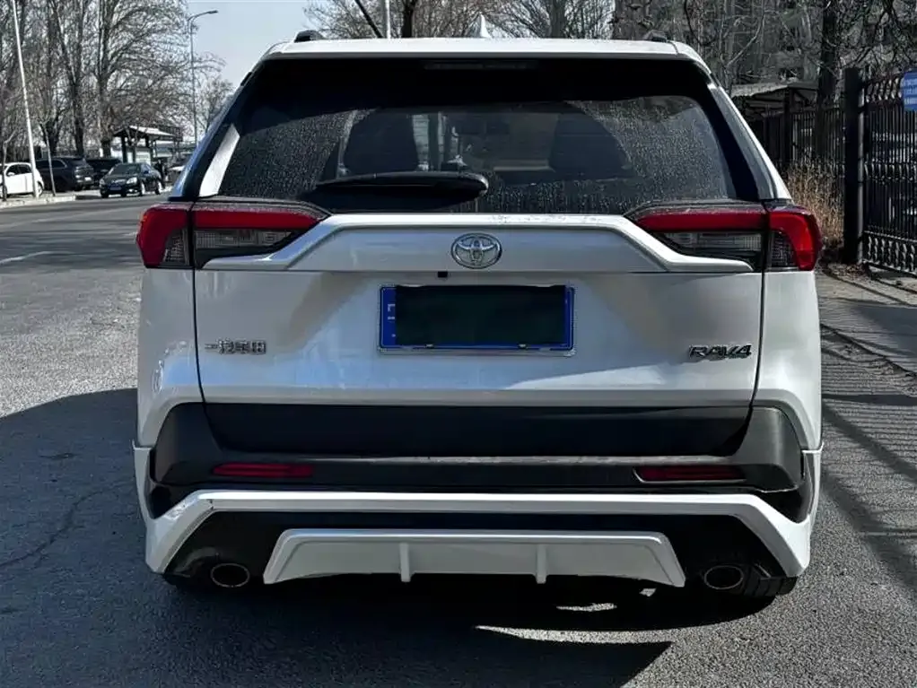 Toyota RAV4 — фото 3