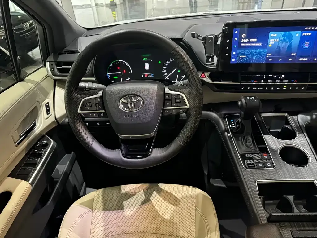 Toyota Granvia 2023 из CN, фото 8