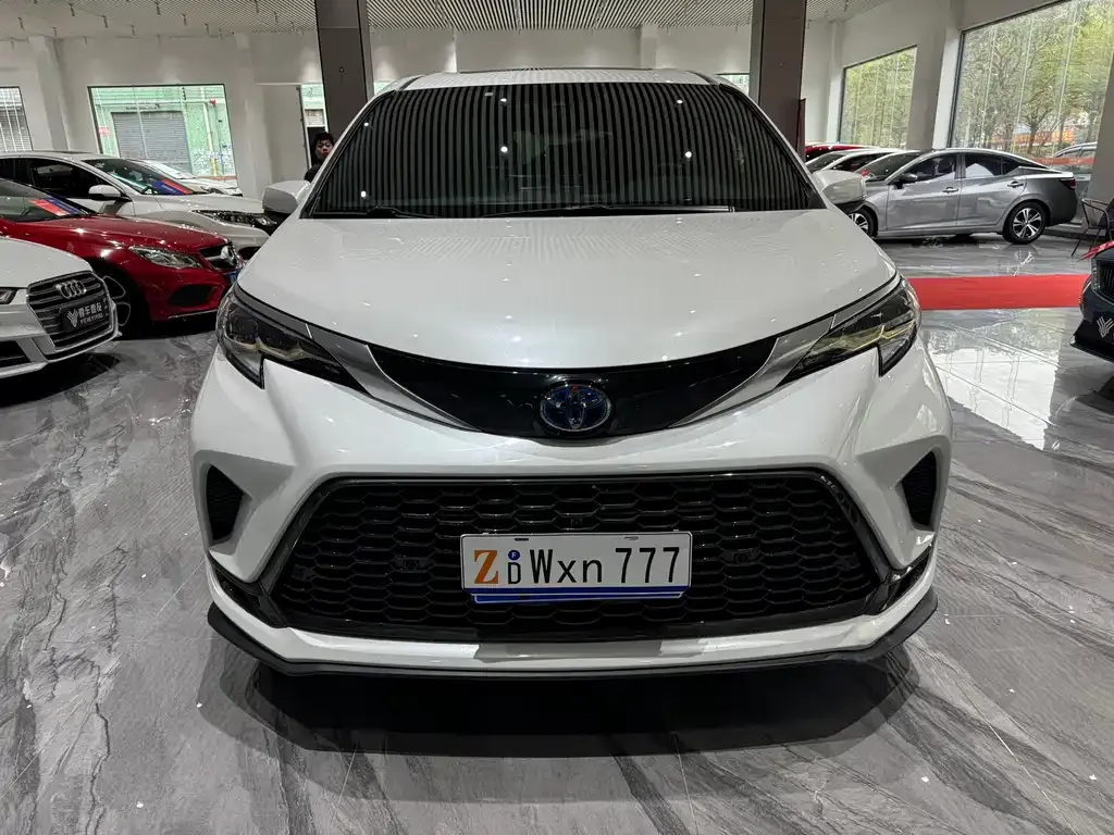 Toyota Granvia 2023 из CN, фото 10