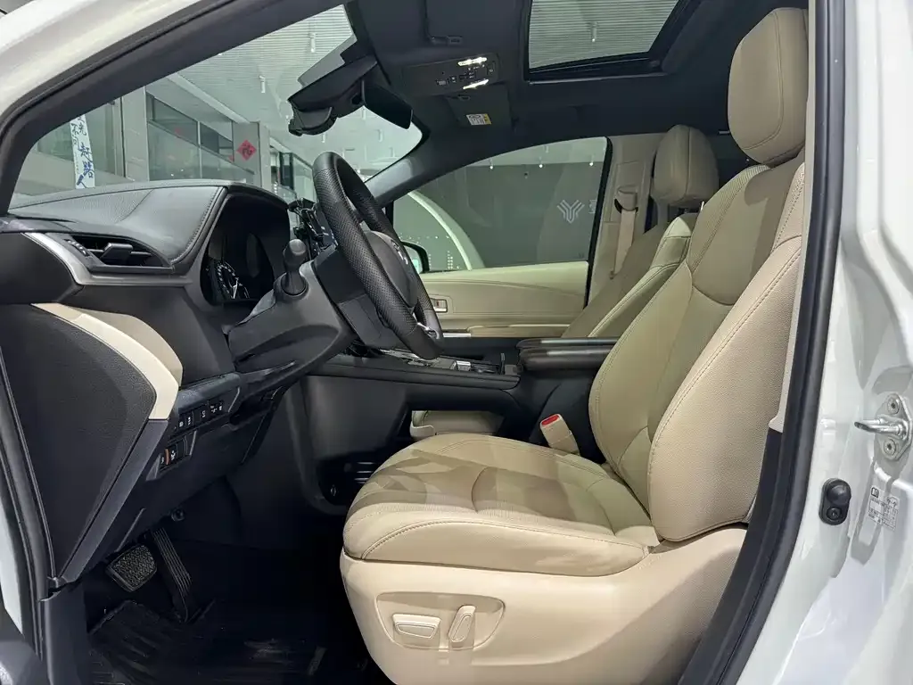 Toyota Granvia 2023 из CN, фото 6