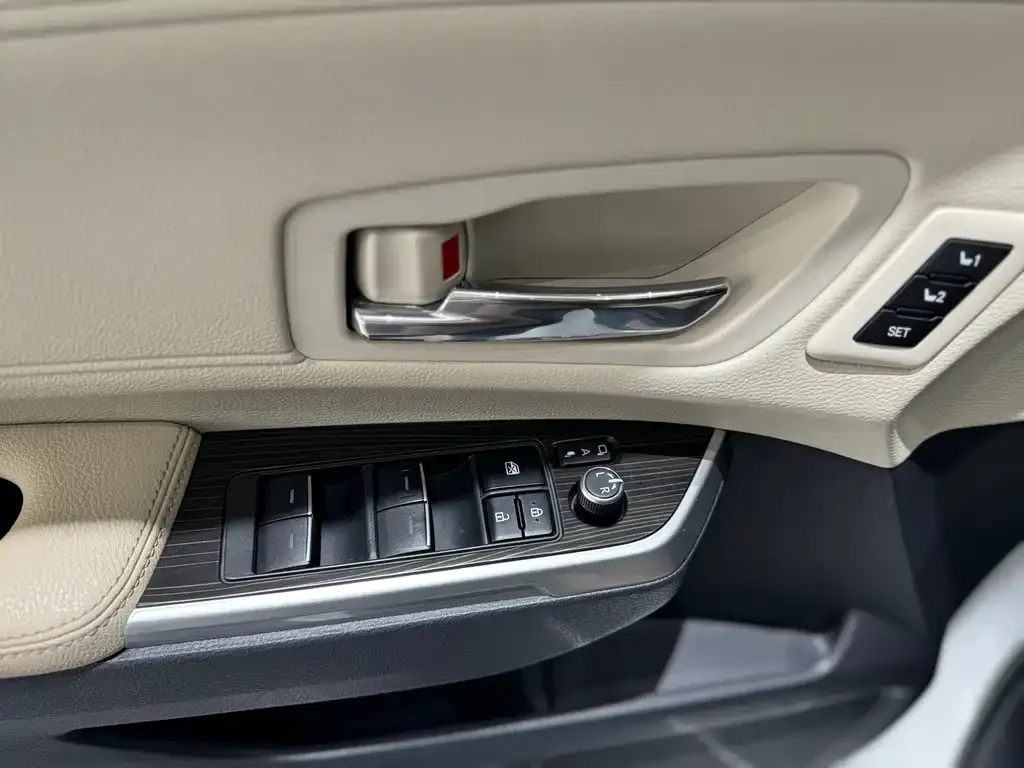 Toyota Granvia 2023 из CN, фото 2