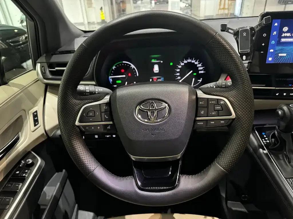 Toyota Granvia 2023 из CN, фото 4