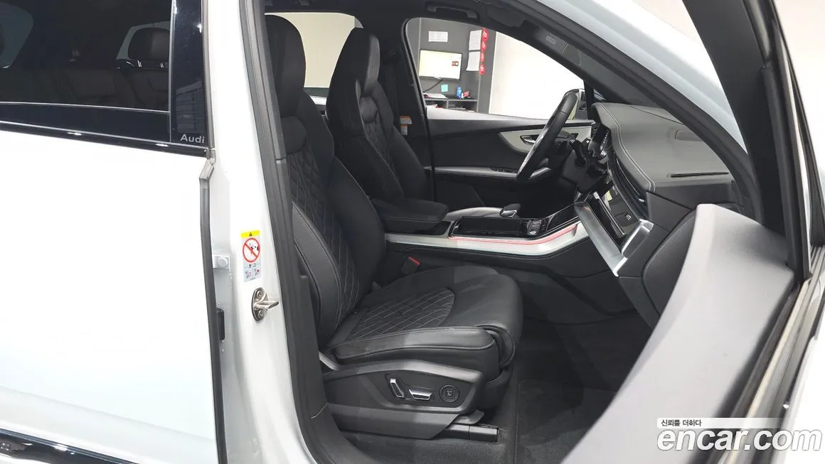 Audi Q7 2025 из KR, фото 10