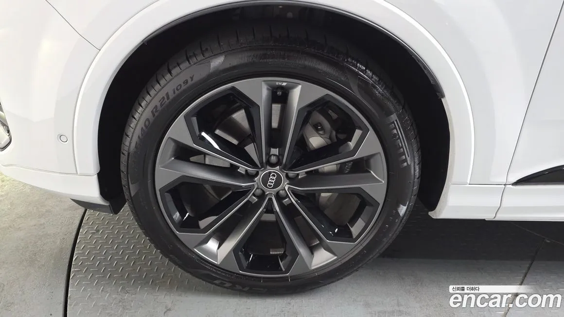 Audi Q7 2025 из KR, фото 2