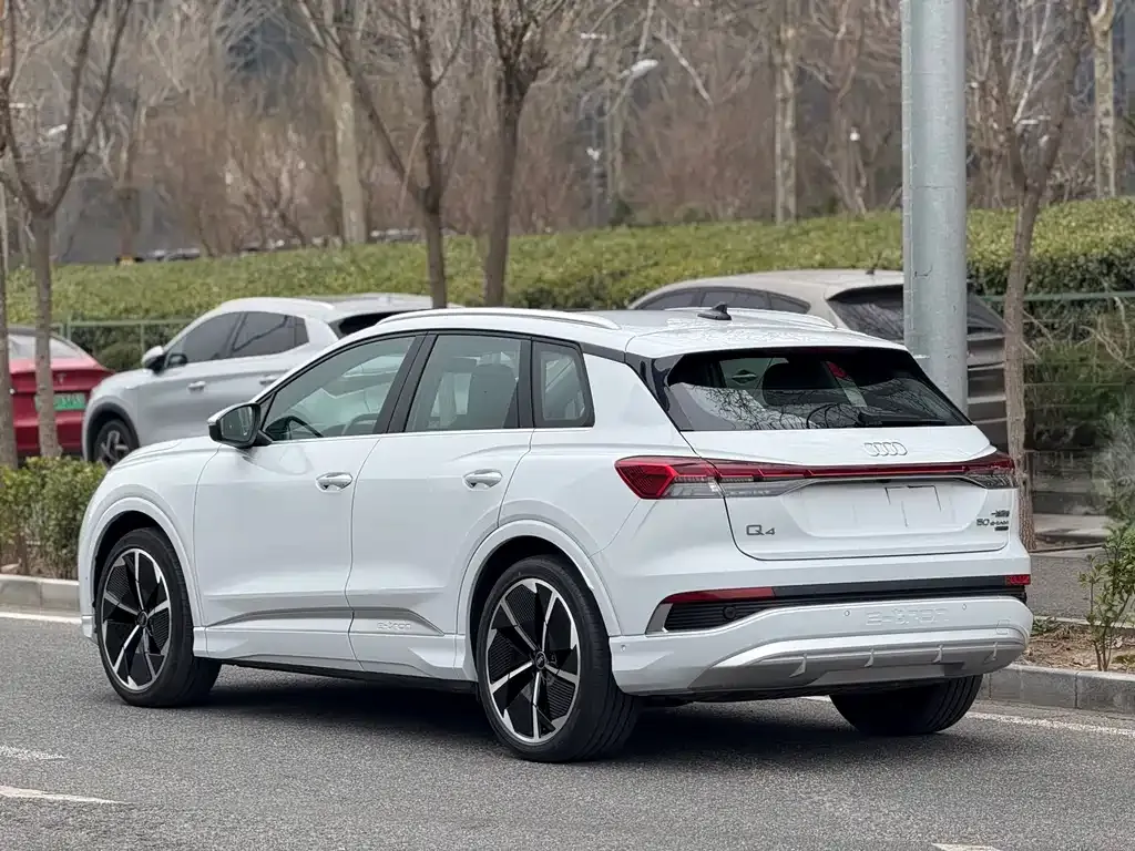 Audi Q4 e-tron — фото 5