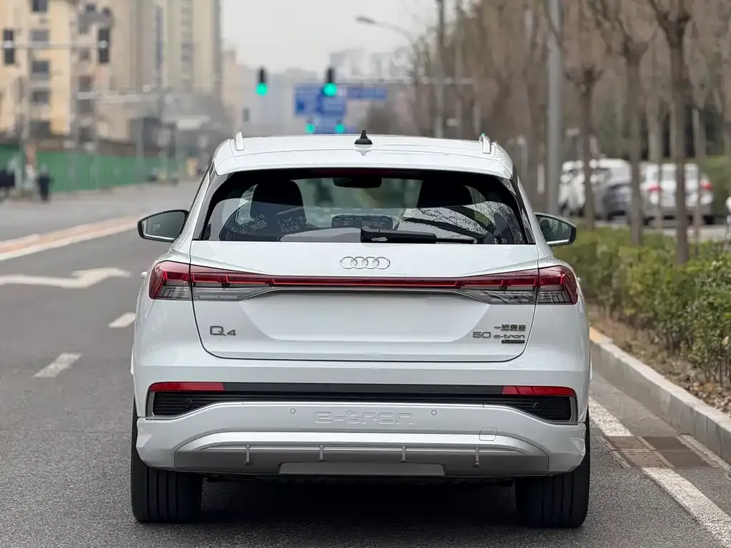 Audi Q4 e-tron — фото 4