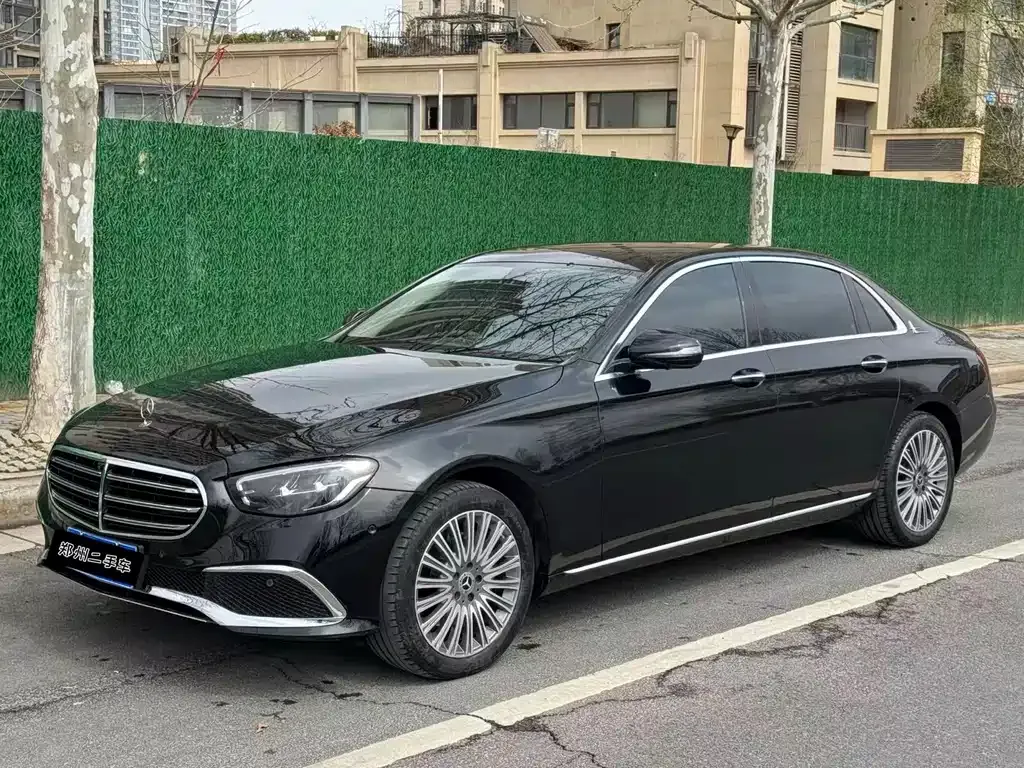 Mercedes-Benz E-Class — фото 1