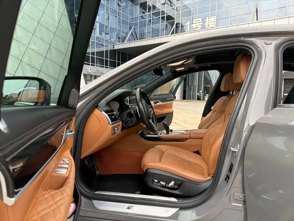 BMW 7 Series 2021 из CN, фото 4