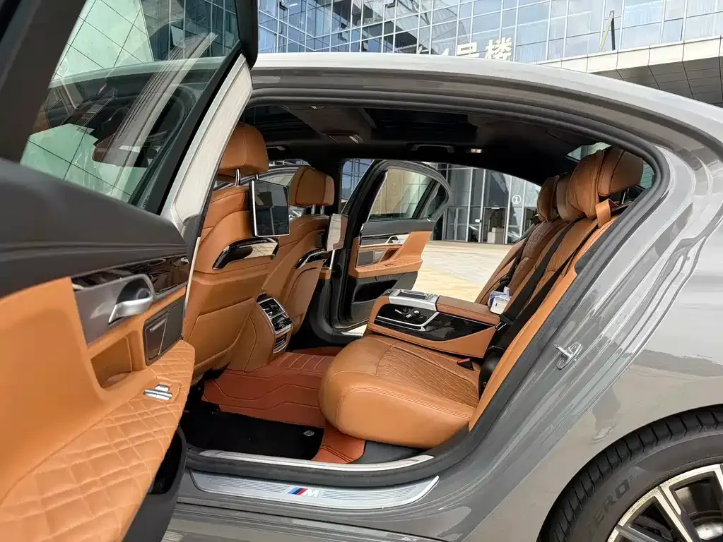 BMW 7 Series 2021 из CN, фото 8