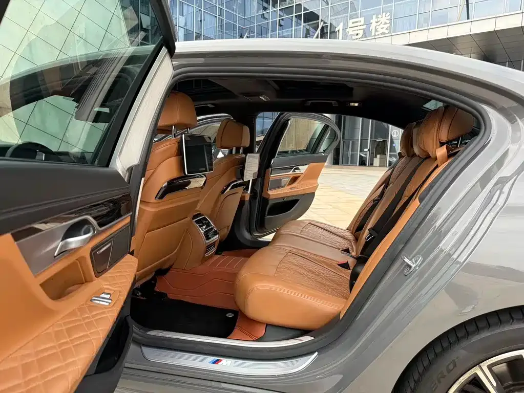 BMW 7 Series 2021 из CN, фото 2