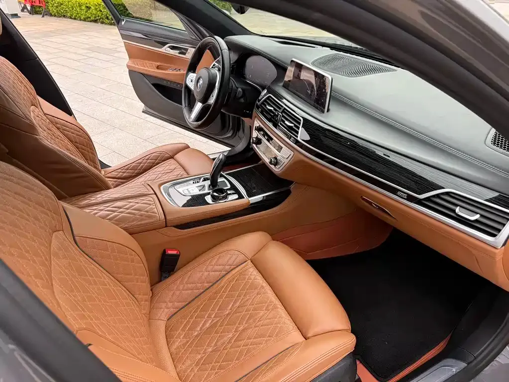 BMW 7 Series 2021 из CN, фото 5