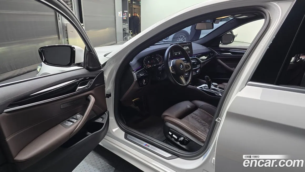 BMW 5-Series 2023 из KR, фото 10