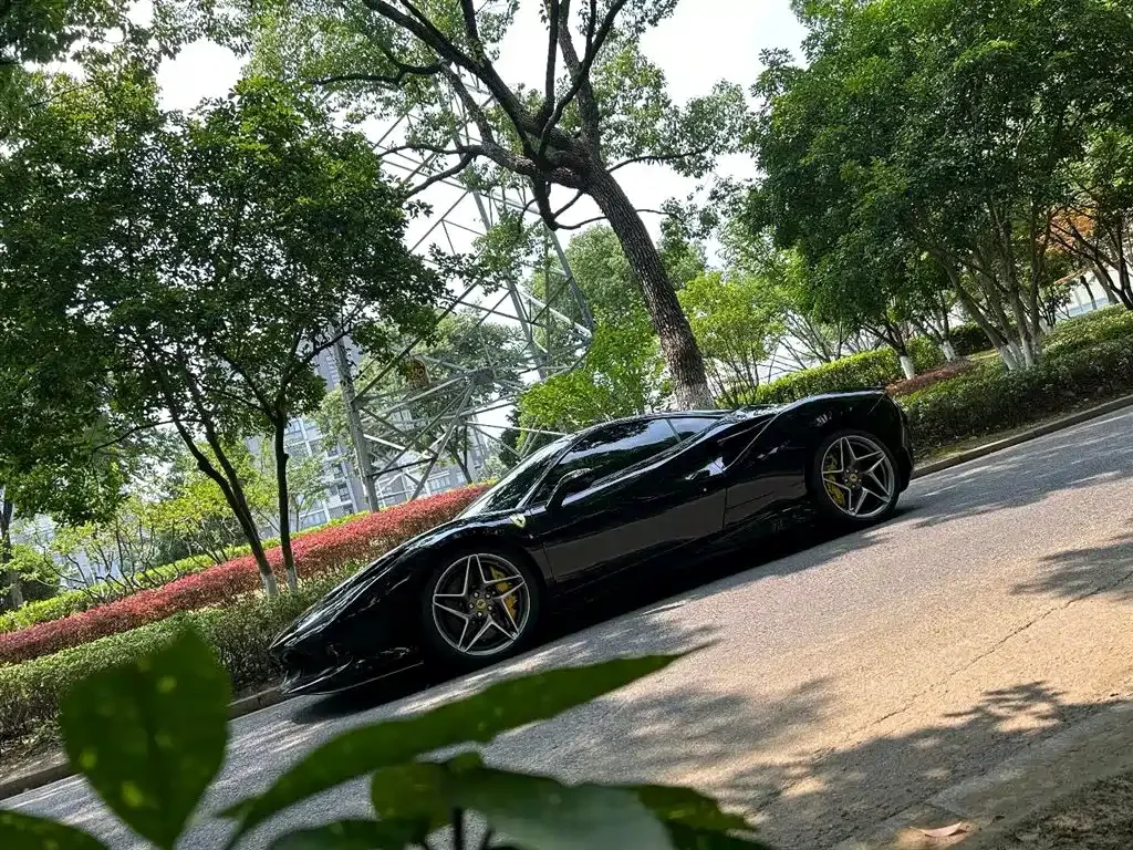 Ferrari F8 — фото 6