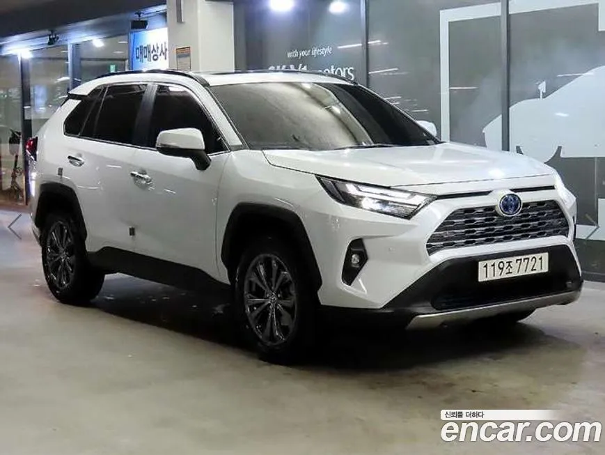 Toyota RAV4 — фото 1