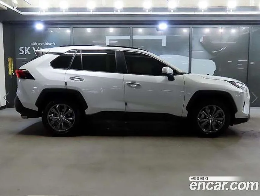 Toyota RAV4 — фото 9