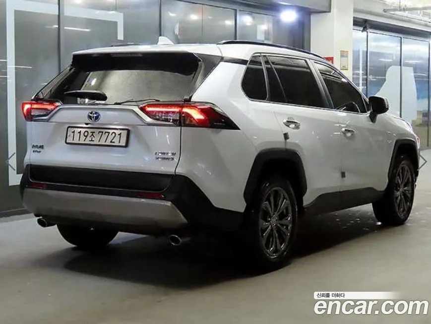Toyota RAV4 — фото 4