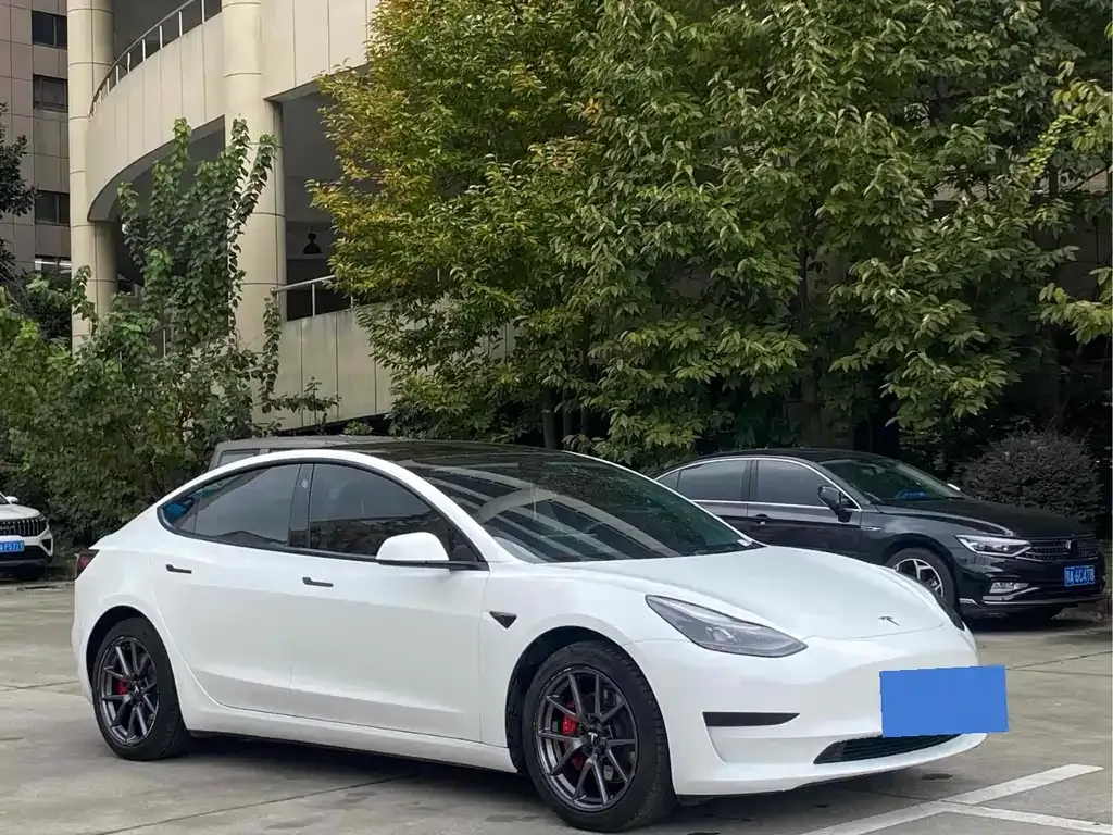 Tesla Model 3 — фото 7