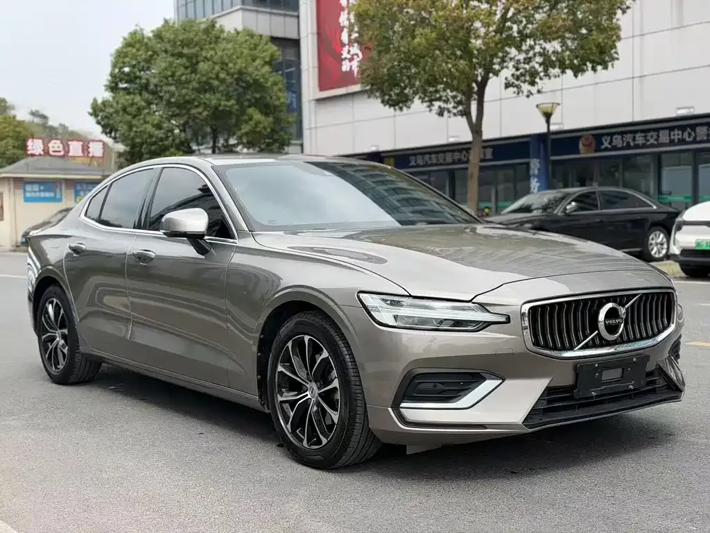 Volvo S60 — фото 10