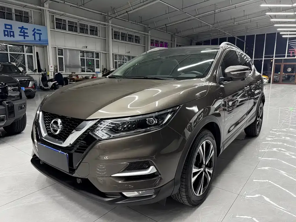 Nissan Qashqai — фото 1