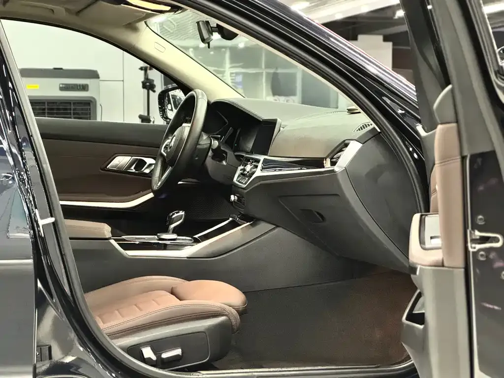 BMW 3 Series 2021 из CN, фото 9