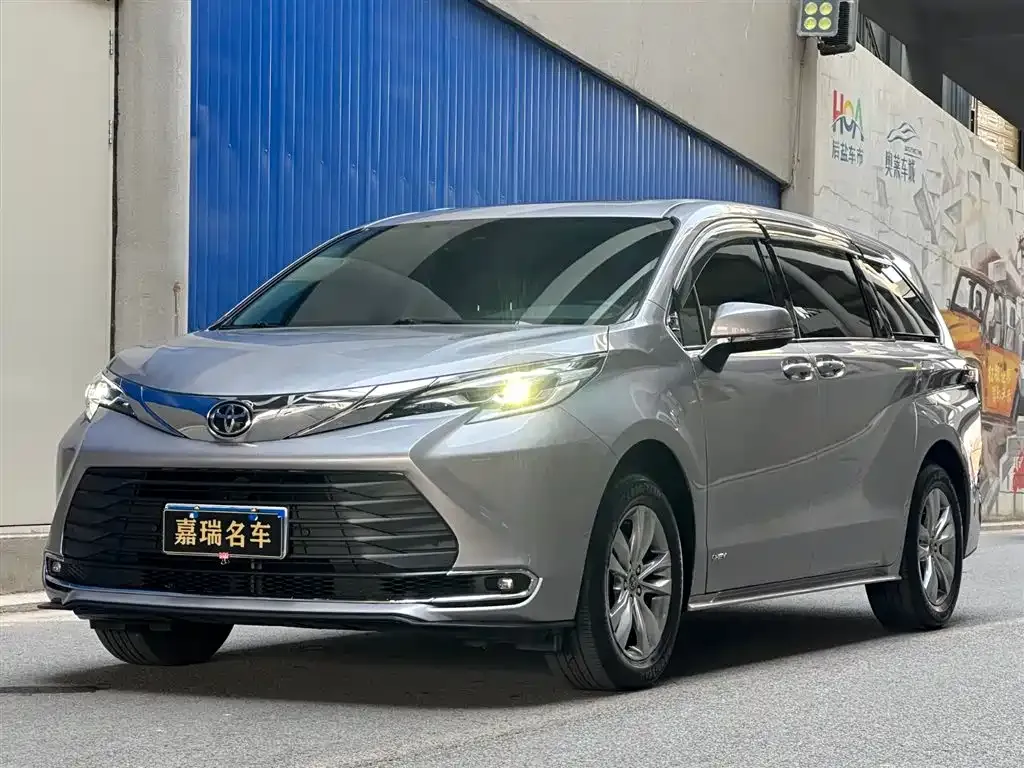 Toyota Sienna 2025 из CN, фото 1