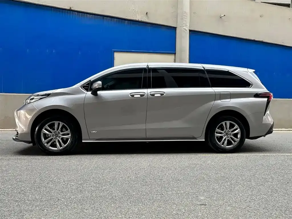 Toyota Sienna 2025 из CN, фото 2