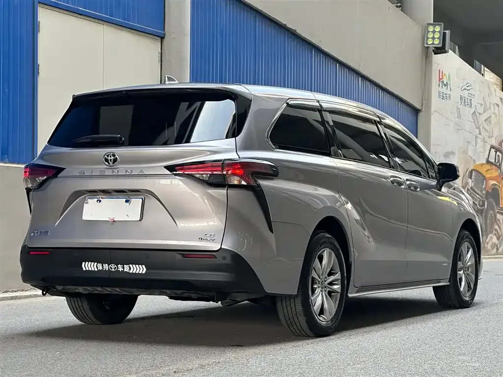 Toyota Sienna 2025 из CN, фото 4