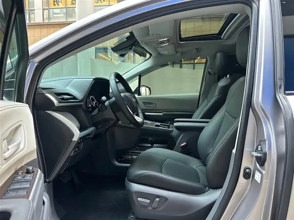 Toyota Sienna 2025 из CN, фото 7