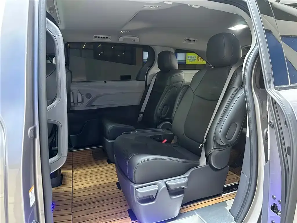 Toyota Sienna 2025 из CN, фото 9