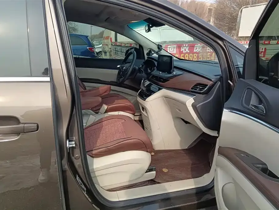 Buick GL8 2023 из CN, фото 10