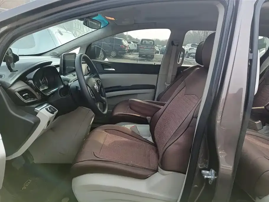 Buick GL8 2023 из CN, фото 9