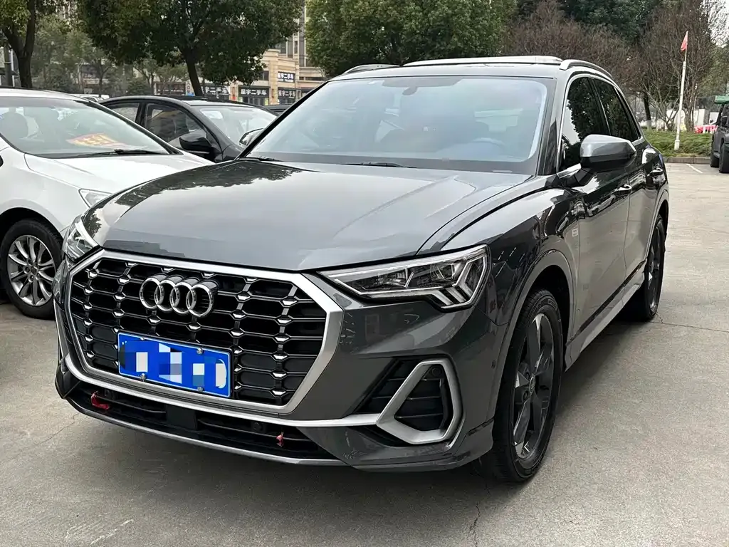 Audi Q3 — фото 1