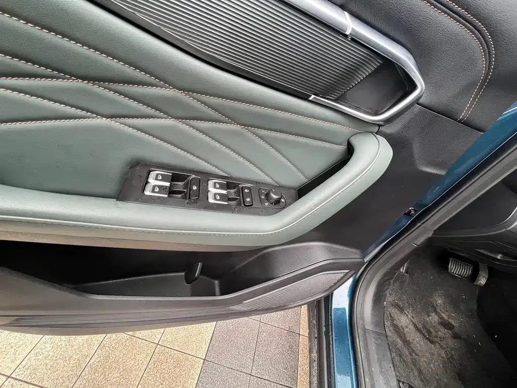 Geely Haoyue L 2024 из CN, фото 6