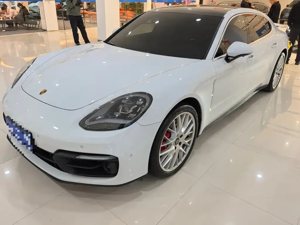Porsche Panamera — фото 1