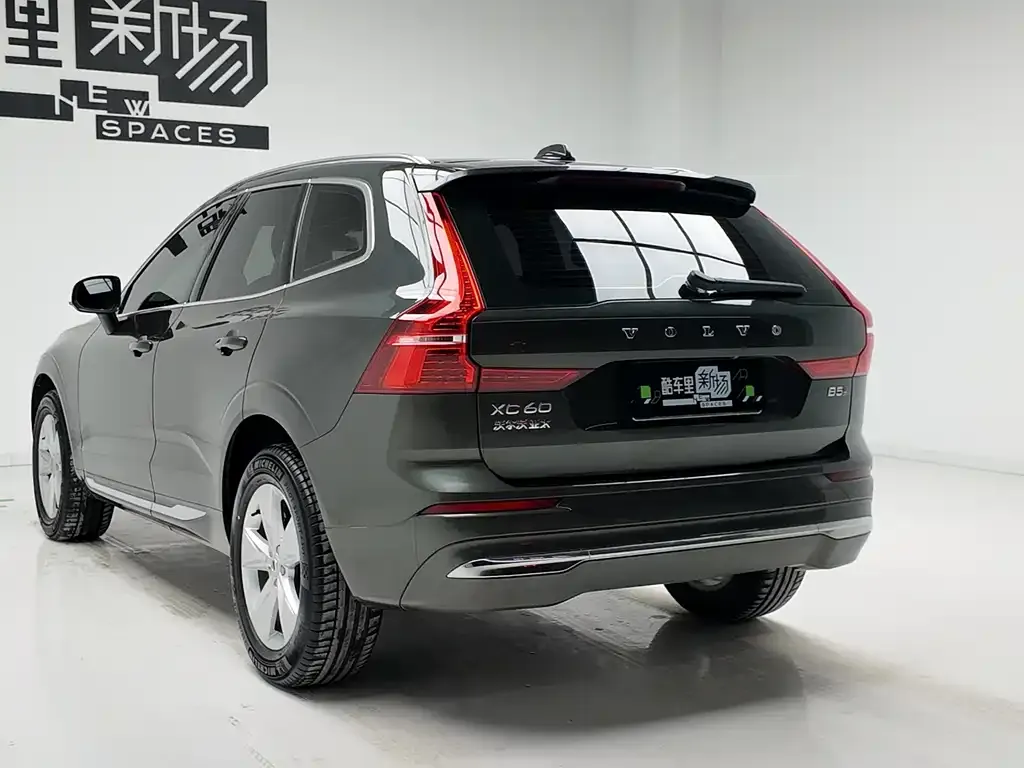 Volvo XC60 — фото 10