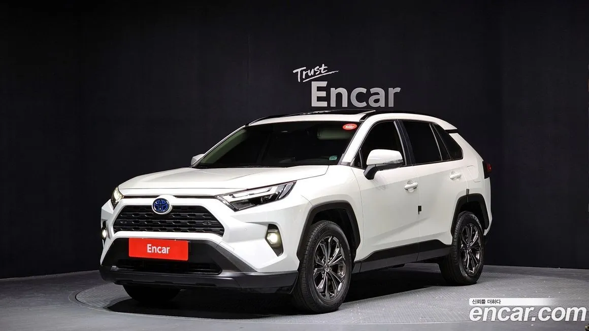 Toyota RAV4 — фото 1