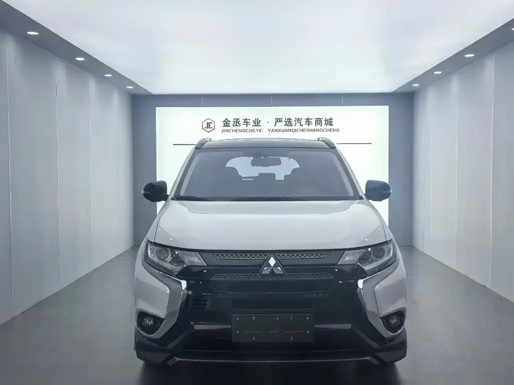 Mitsubishi Outlander 2022 из CN, фото 3