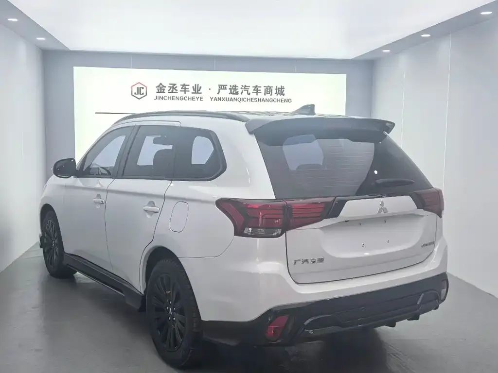 Mitsubishi Outlander 2022 из CN, фото 2