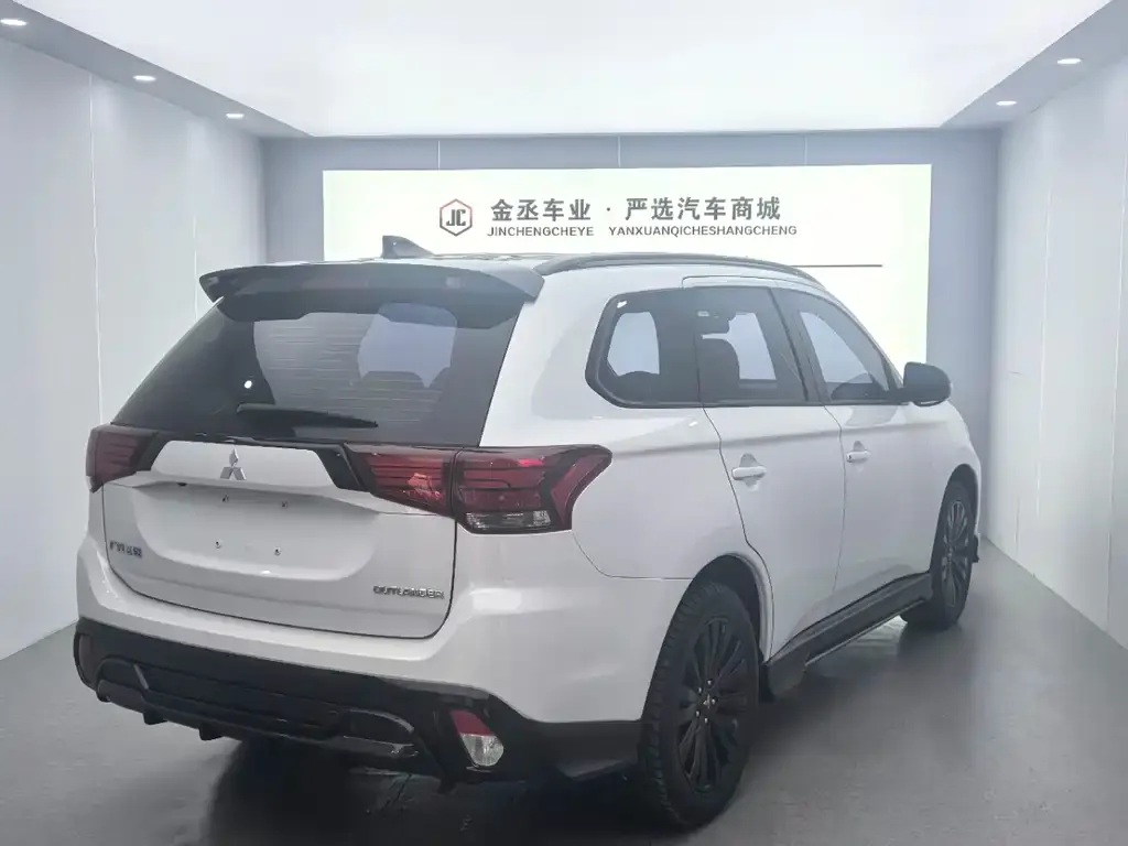 Mitsubishi Outlander 2022 из CN, фото 7