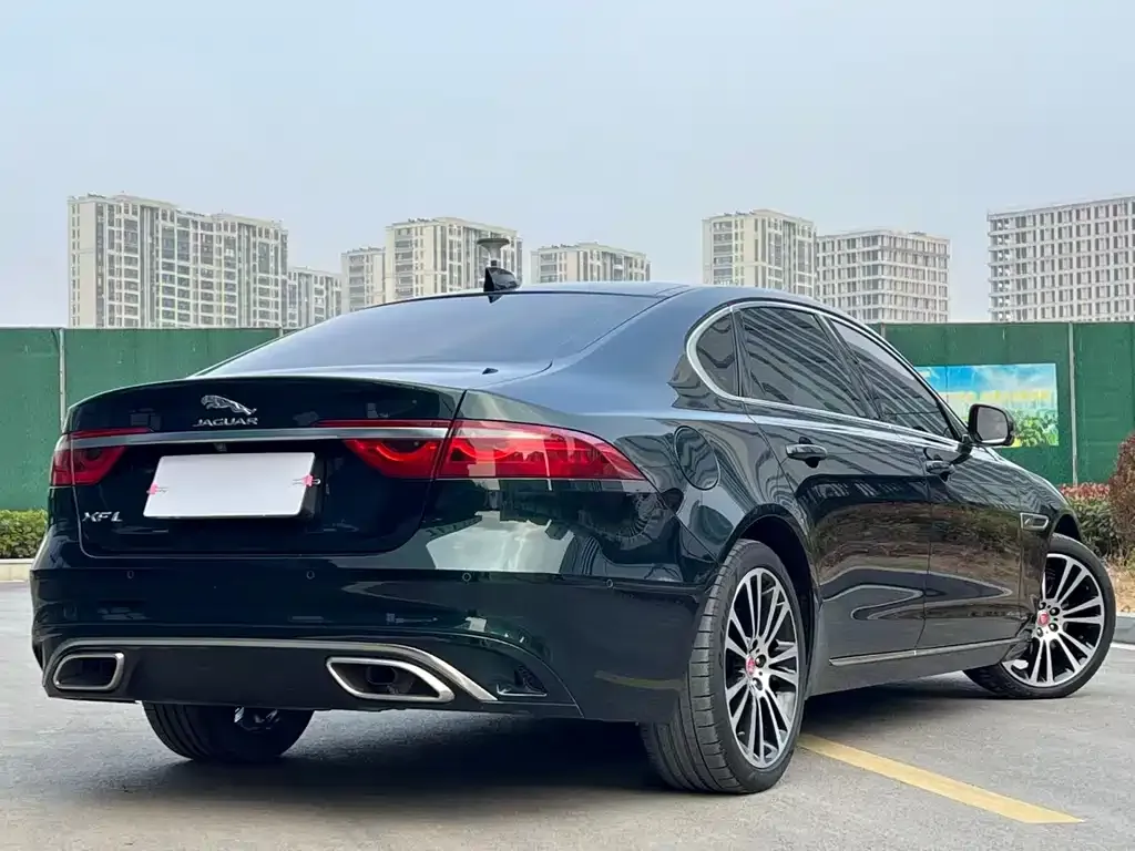 Jaguar XFL — фото 3