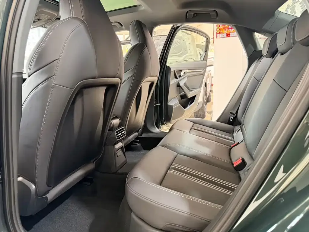 Audi A3 2023 из CN, фото 8