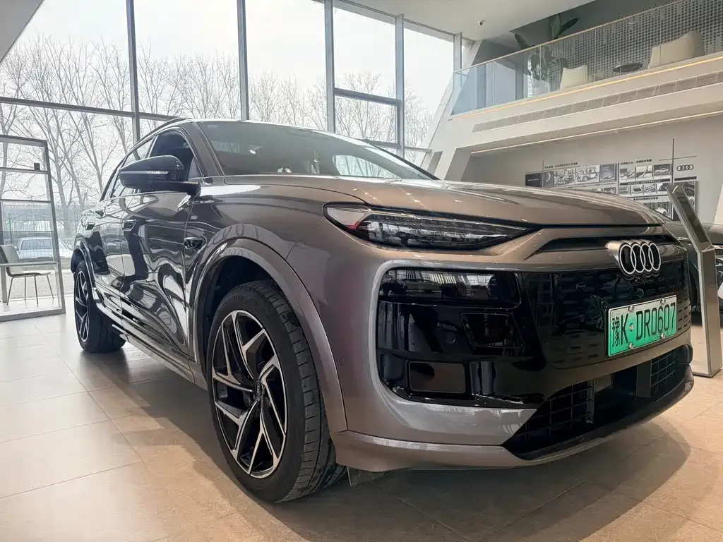 Audi Q6L e-tron — фото 2