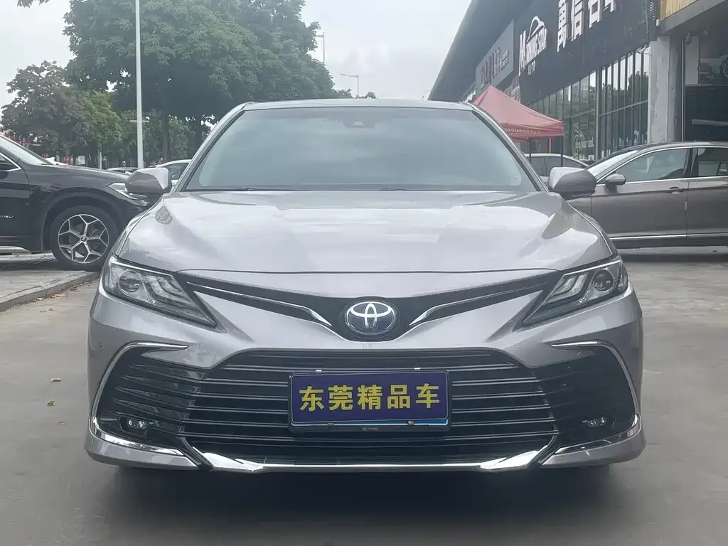 Toyota Camry — фото 3