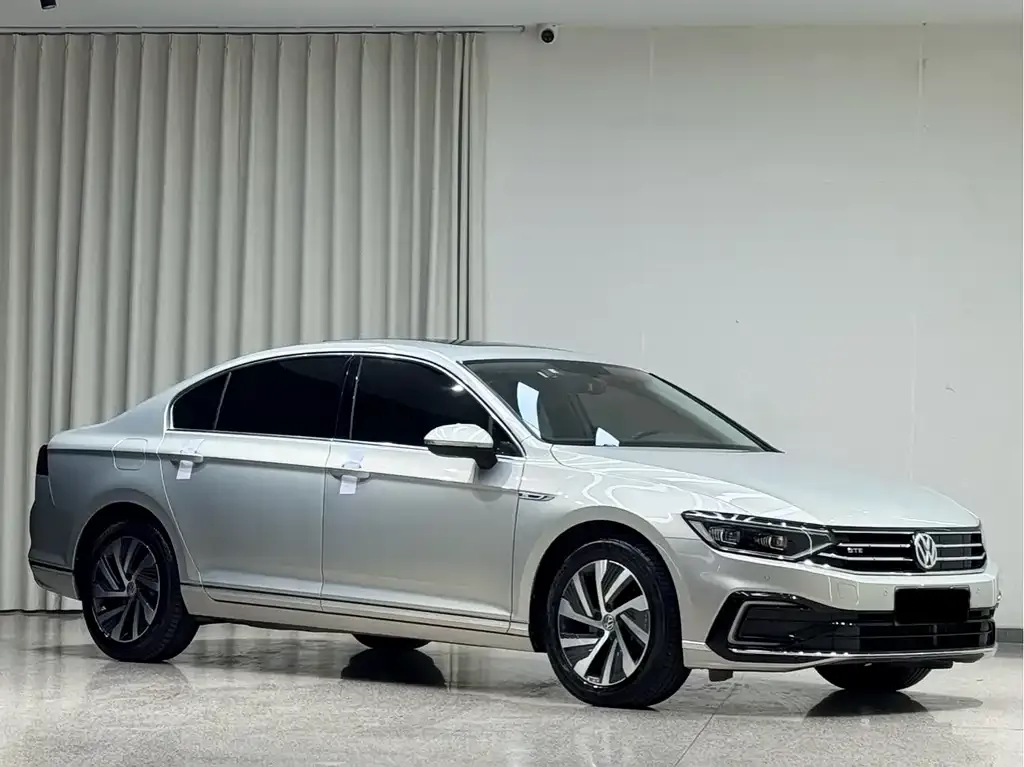 Volkswagen Magotan GTE PHEV 2021 из CN, фото 7