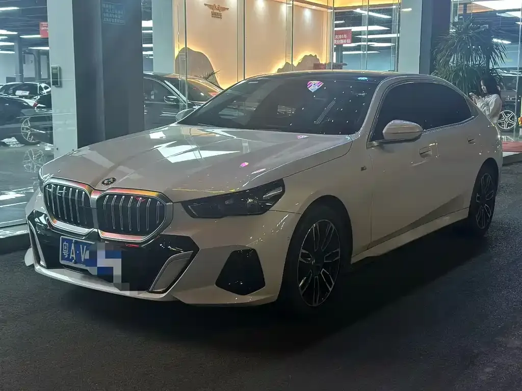 BMW 5 Series 2024 из CN, фото 1