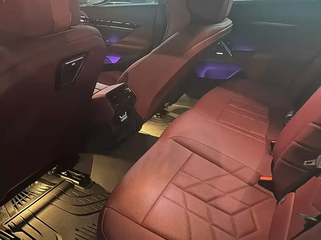 BMW 5 Series 2024 из CN, фото 4